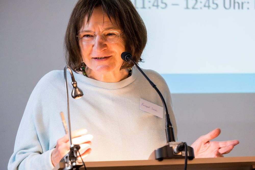 Prof. Dr. Annegret Schüle bei ihrem Impulsvortrag zu Antisemitismus